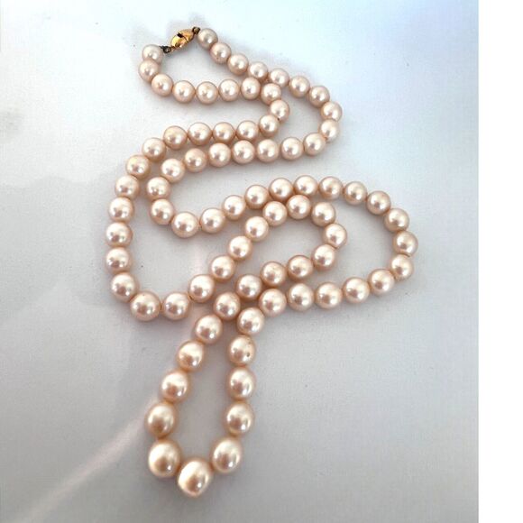 Vintage Monet Necklace Simulated Pearl Gold Tone Classic Chic 6I - Picture 2 of 5
